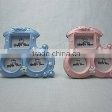 Ceramic newborn baby boy and girl ceramic photo frames souvenirs for sale