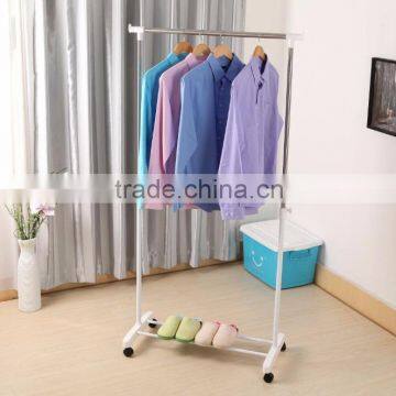 Heavy duty single pole clothes hanger