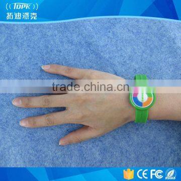 Uhf soft pvc disposable rfid personalized bracelets