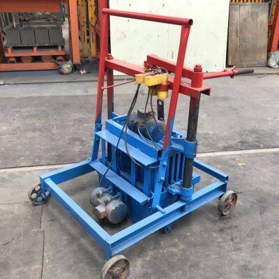 Máquina para fazer blocos de concreto e tijolos ocos de cimento com molde de tijolo 2 - 45. Máquina para pavimentação com cimento oco. Moldes para blocos photo-3