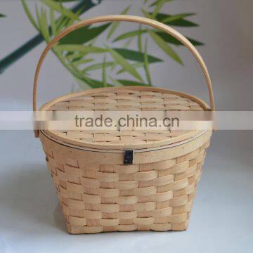 Round wood chip storage basket with lid