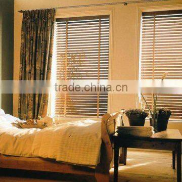 Elgant Sitting Room Wooden Venetian Blinds