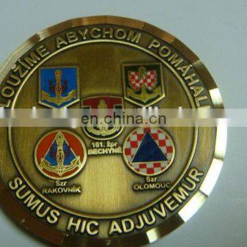 2014 fashion custom brass gold plating badge/Badge & Emblem/lapel pins