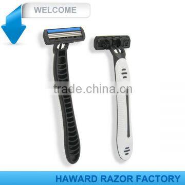 triple blade pivoting head rubber handle disposable razor