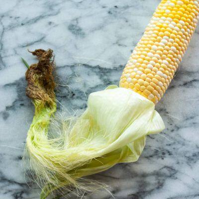 Автоматическая машина для очистки от шелухи свежих сладких детских кукурузок