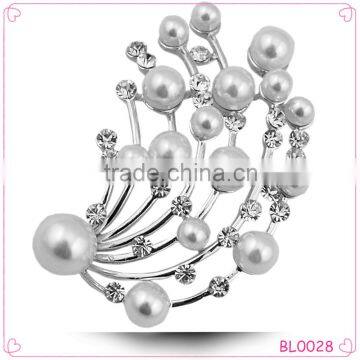 Factory Wholesale Wedding Jewelry Pearl Rhinestone Brooch in Silver Plated for Sale