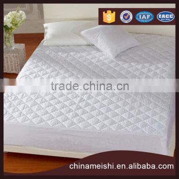 China cheap soft and comfortable polyester waterproof matress protector