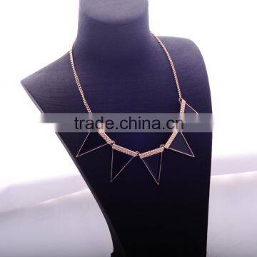 <<<2016 New Design Fashion Women European Style Gold Plated Chain Black Triangle Pendant Necklace Jewelry/