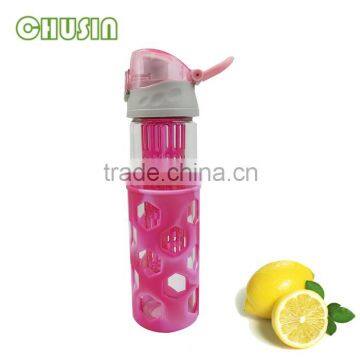 550 ml glass water bottle with fancy fruit infuser and BPA free PP lid and silicone sleeve