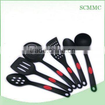 Elevated Nylon Kitchen Utensil Set