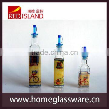 square glass dispenser for oil and vinegar with stopper