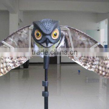 Outdoor plastic owl decoration with support and wing