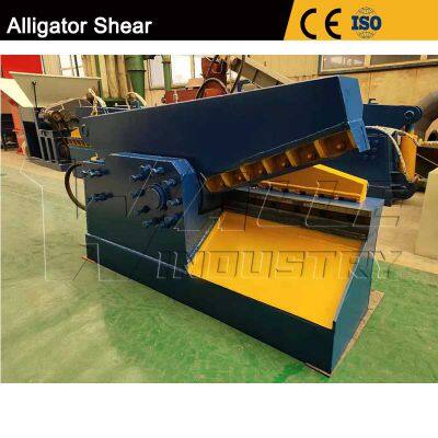 Fabricante de máquinas de corte y cizallado para reciclaje de metales de desecho pesados, como aluminio, acero y hierro en forma de placas, utilizando tecnología hidráulica. Cortador aligátor.
