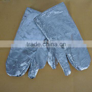 China Manufacturer Three Finger Aluminiumed Heat Resistant Gloves photo-3