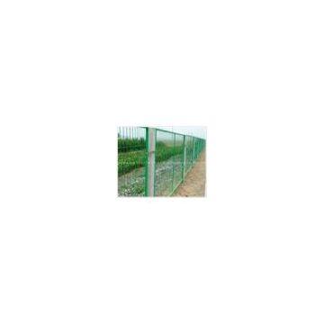 Wire mesh fence