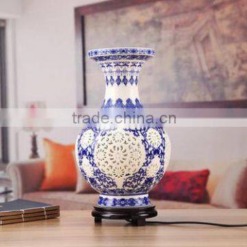 Jingdezhen traditional style porcelain decoration ceramic tabel lamp with switch