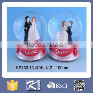 Wedding favors gifts resin couple custom wedding snow globe                        
                                                Quality Choice