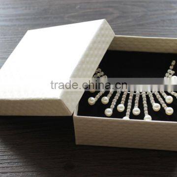 Continental beige princess cheap paper necklace box