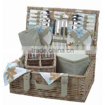 Picnic Basket Insulated Wicker Willow Utensils 4 Man