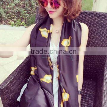 wholesale price 2017 spring and autumn women scarf black and white colors Lily Flowers imitated silk material lady cappa