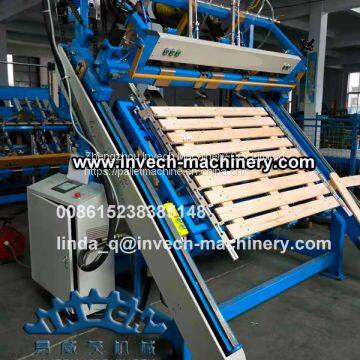 Adjustable Size Wood Pallet Nailing Machine