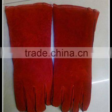workers welding gloves