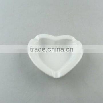 Wholesale Cheap heart-shape white porcelain ashtray