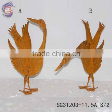 Metal rusty garden swan for outdoor decoration