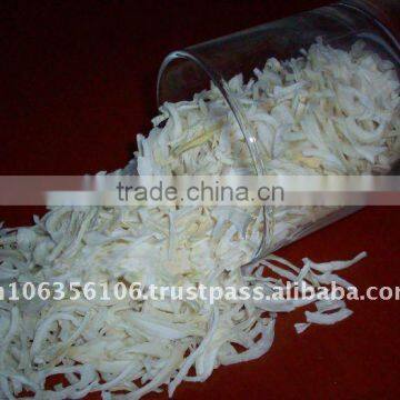 Dehydrated white onion flakes