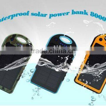 Climber hooking solar charge power bank