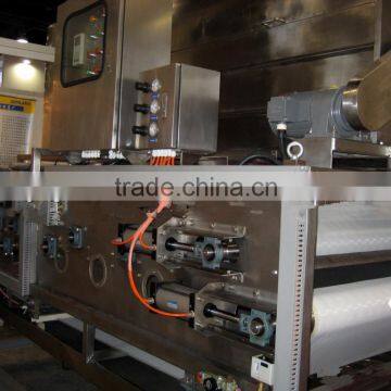 Solid material dewatering filter press