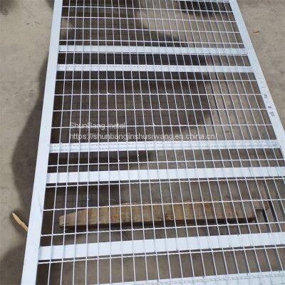 Painted steel grating