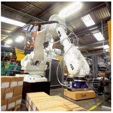 Robot manipulateur de palette/ Machine de palletisation robotique pour emballages cartonnés