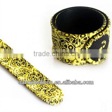 custom fashion silicone slap bracelet