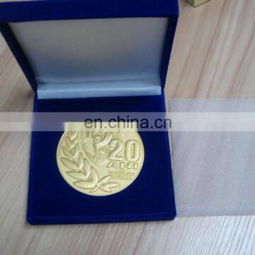 gold custom medal with 80mm velvet gift box