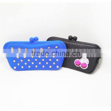Cheap Fashinalbe Silicone Wallet With Stud