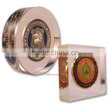 Acrylic Embedment with Souvenir Medal or Photo in Seamless Hot-pressing Skill                        
                                                Quality Choice