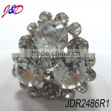 Platinum love diamond stretch ring