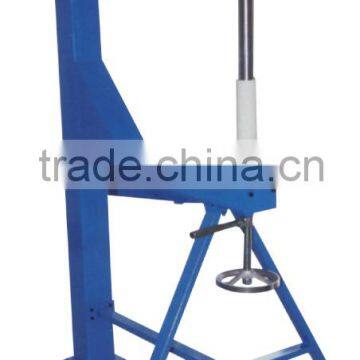 Pneumatic planishing hammer