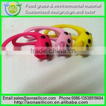 2015 Popular and Debossed Logo Silicone Keychain photo-2