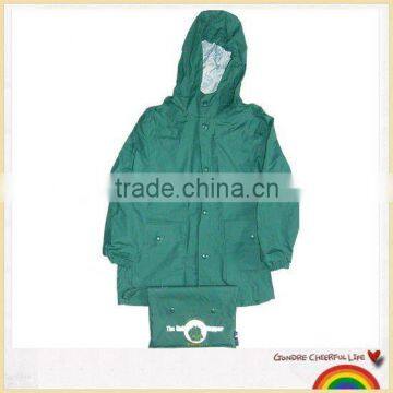 Lightweight nylon rainsuit for child