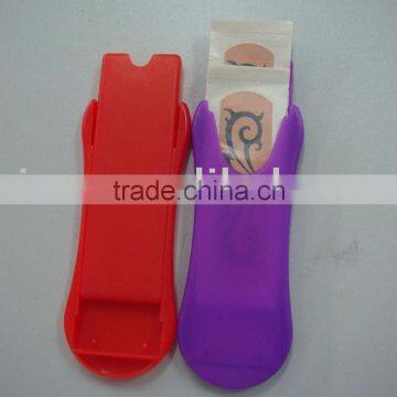 Adhesive bandage with plastic box