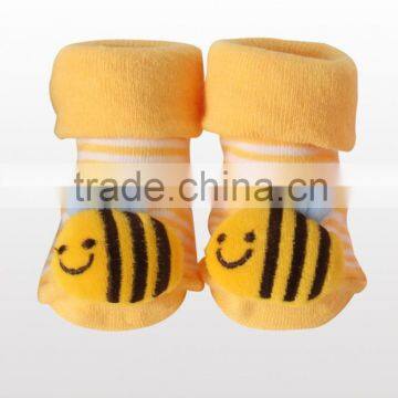 Japan wholesale high quality cute yellow honey bee baby socks with creepers