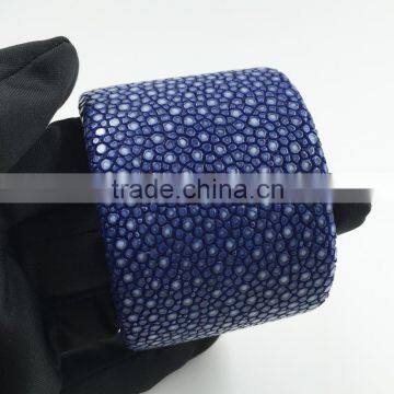 OEM custom blue stingray leather cuff bangle with gold skull