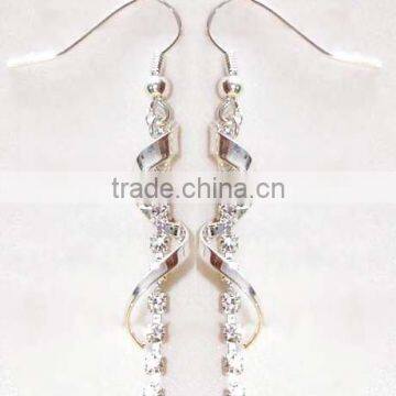 Fashion earring with bead pendant