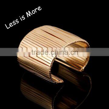 Trending jewelry fashion gold plate artificial elegant wide cuff hollow bangle