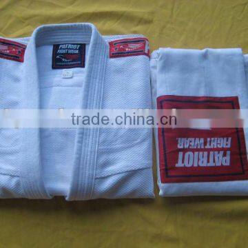 white 550 pearl weave brazilian jiu jitsu kimono