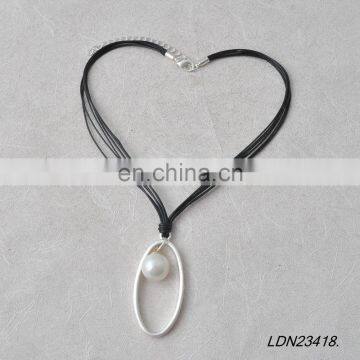 Leather Pearl With Oval Circle Worn Silver Necklace photo-3