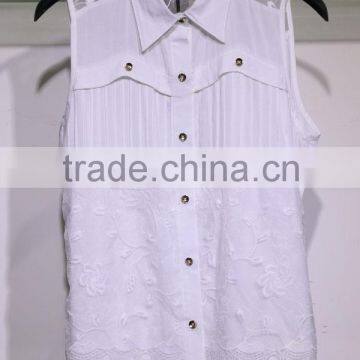 Women's sleeveless rayon blouse with lace flower rattan and tucks white