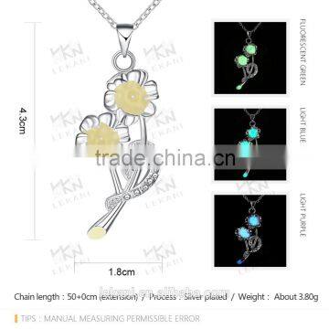 best selling flower shaped pendants necklace with luminous stone night-shine necklace